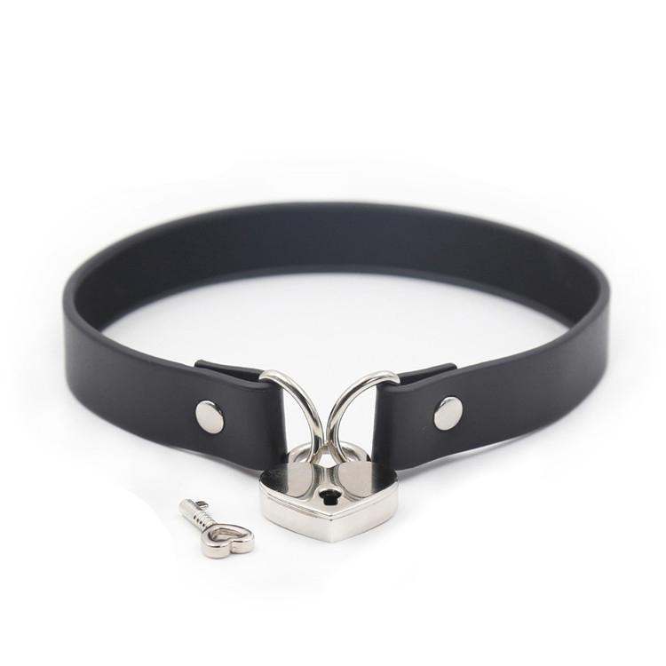 Popular Sex Toys Bdsm Bondage Set Locking Bucking Leather Collar